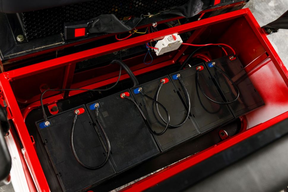 Гольфкар четырехместный OMA Electric Q8-4 (2+2 60V 1500W) Красный