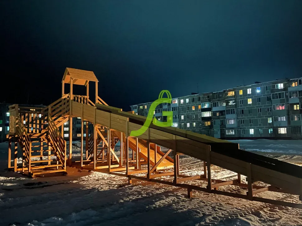 Зимняя деревянная горка IgraGrad Snow Fox (скат 12+4 м, две лестницы)