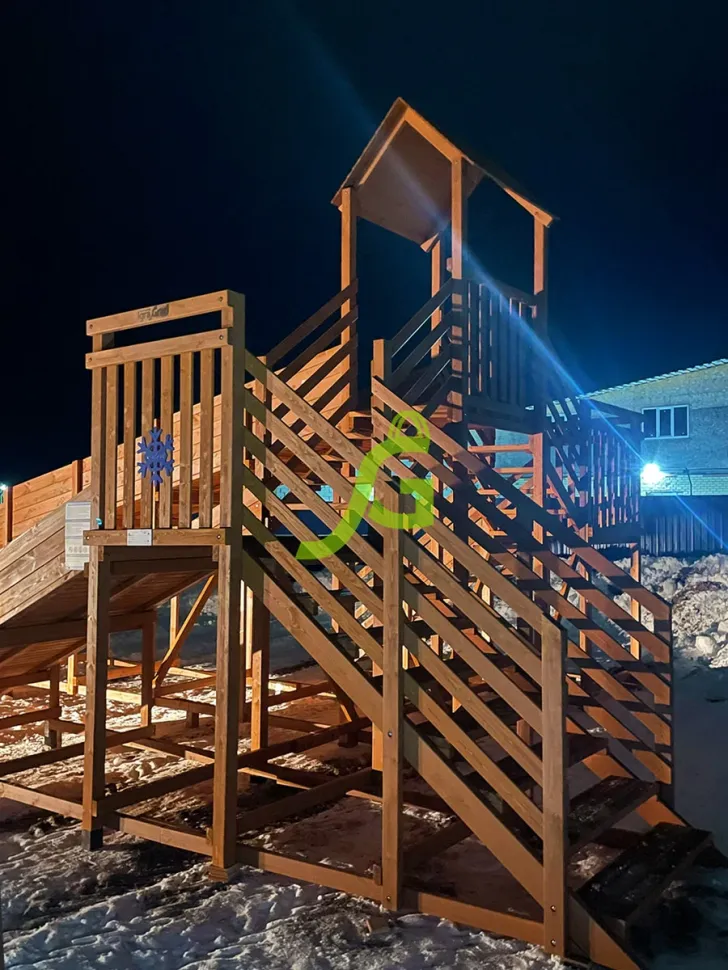 Зимняя деревянная горка IgraGrad Snow Fox (скат 12+4 м, две лестницы)